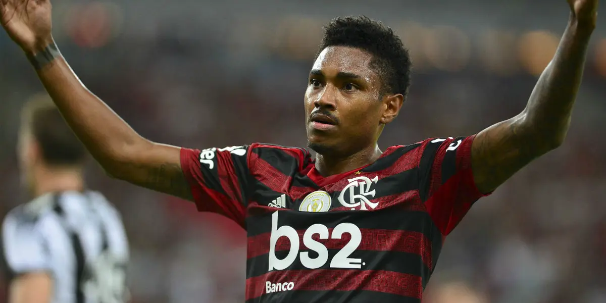 Vitinho por enquanto fica no Flamengo e pode ter contrato renovado