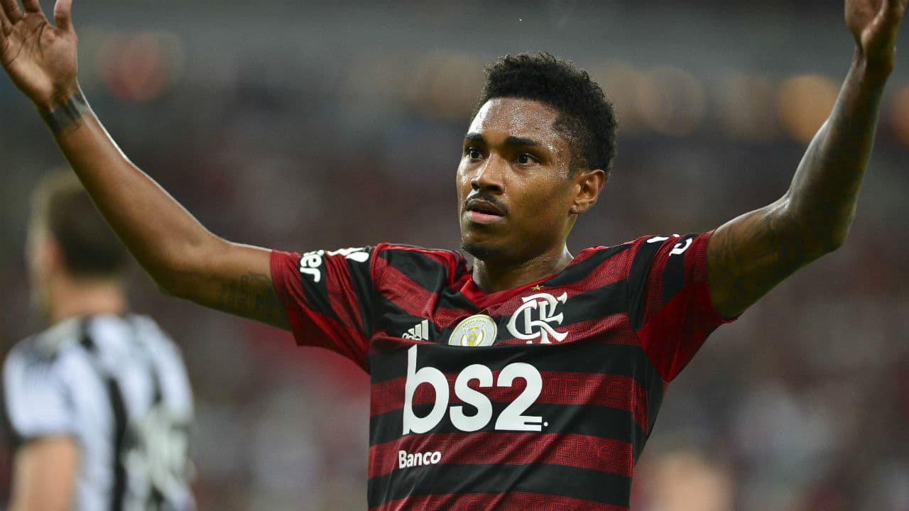 Vitinho por enquanto fica no Flamengo e pode ter contrato renovado