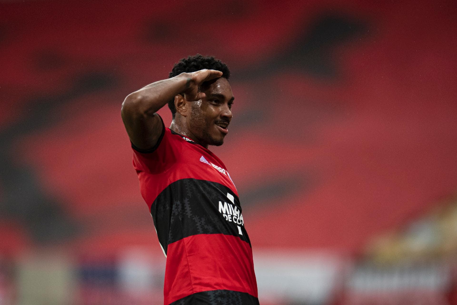 Vitinho não é perdoado por patrocinador que expõe jogador, mesmo que o acordo tenha sido feito pelo Flamengo