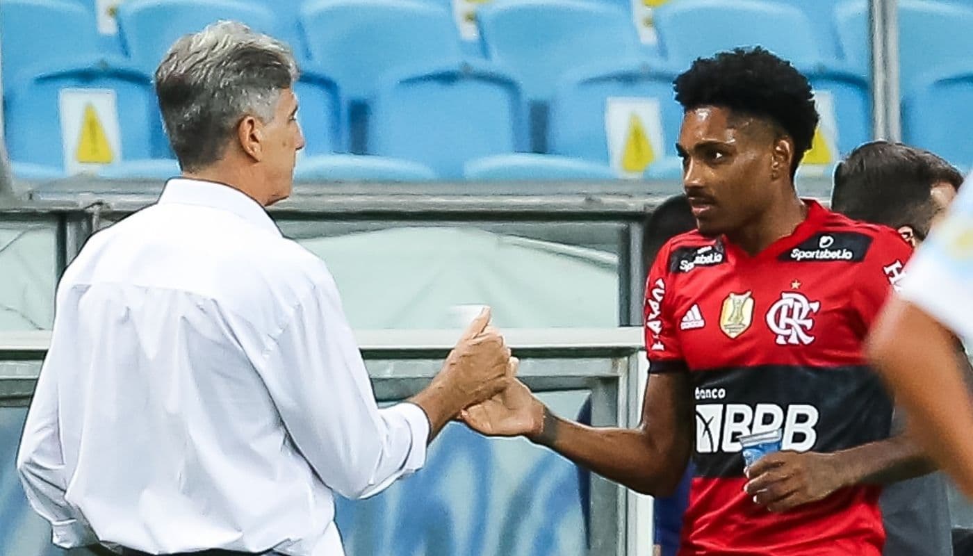 Vitinho tem futuro em risco no Flamengo, mas pode seguir com um dos maiores salários do Brasil