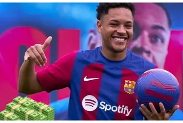 Vitor Roque com a camisa do Barcelona