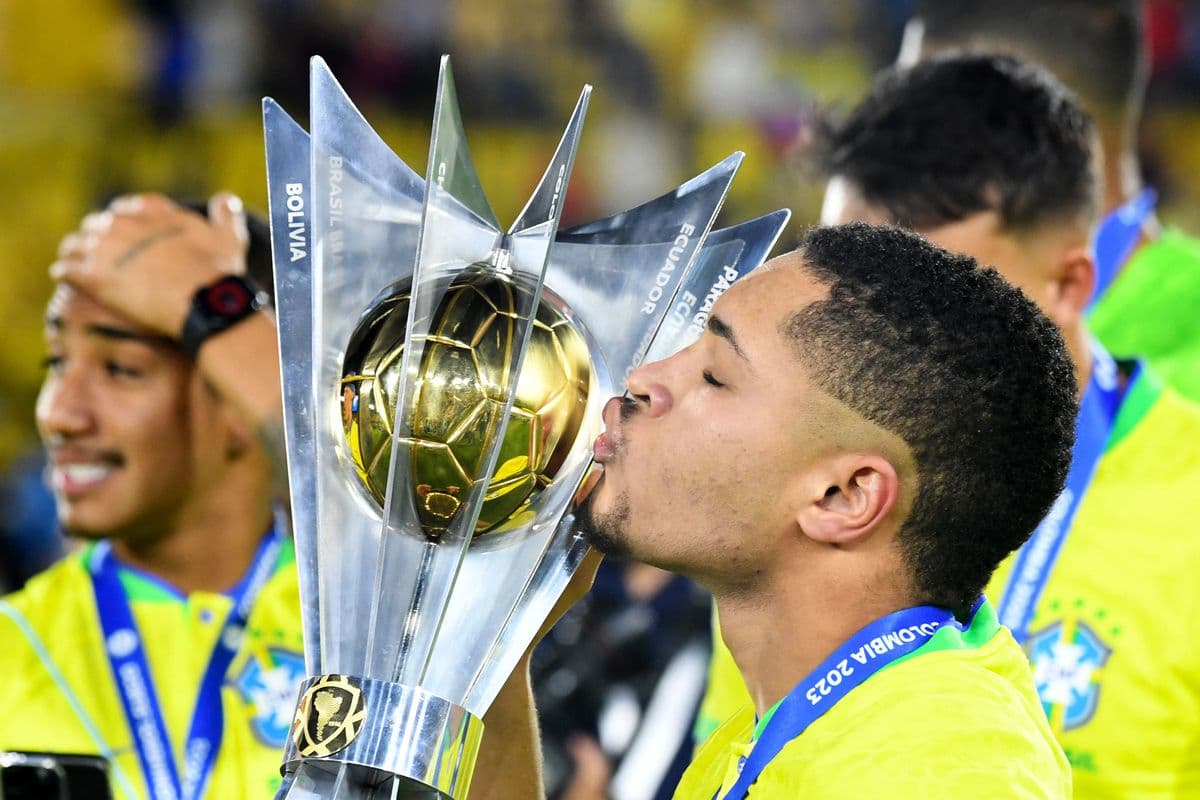 Vitor Roque é procurado por importantes clubes da Europa