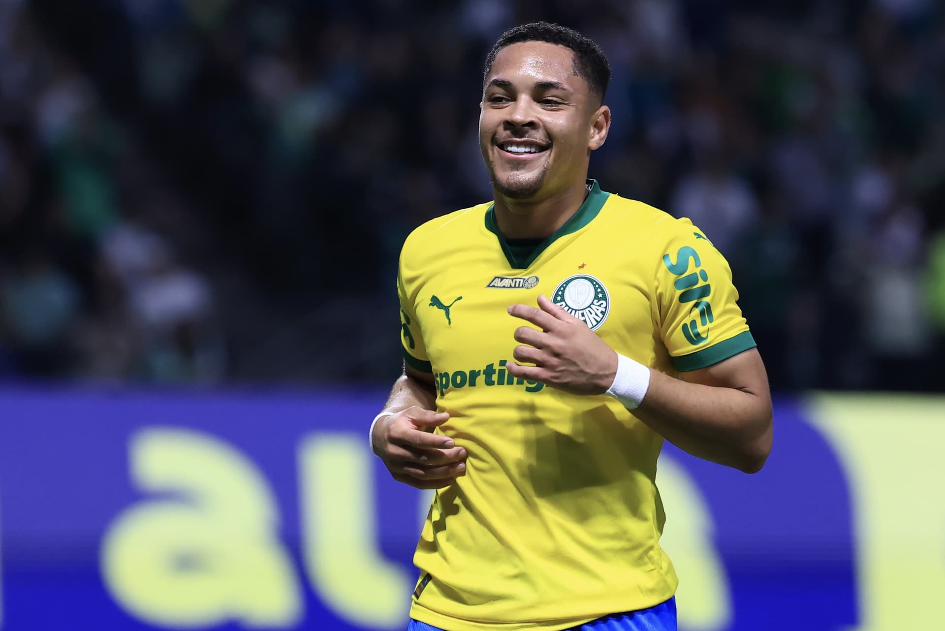 Vitor Roque em ação pelo Palmeiras. Foto: Joisel Amaral/AGIF