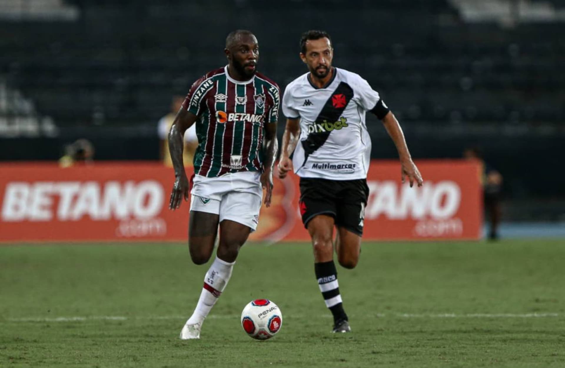 Vitória por 2-0 em jogo de total domínio dos tricolor