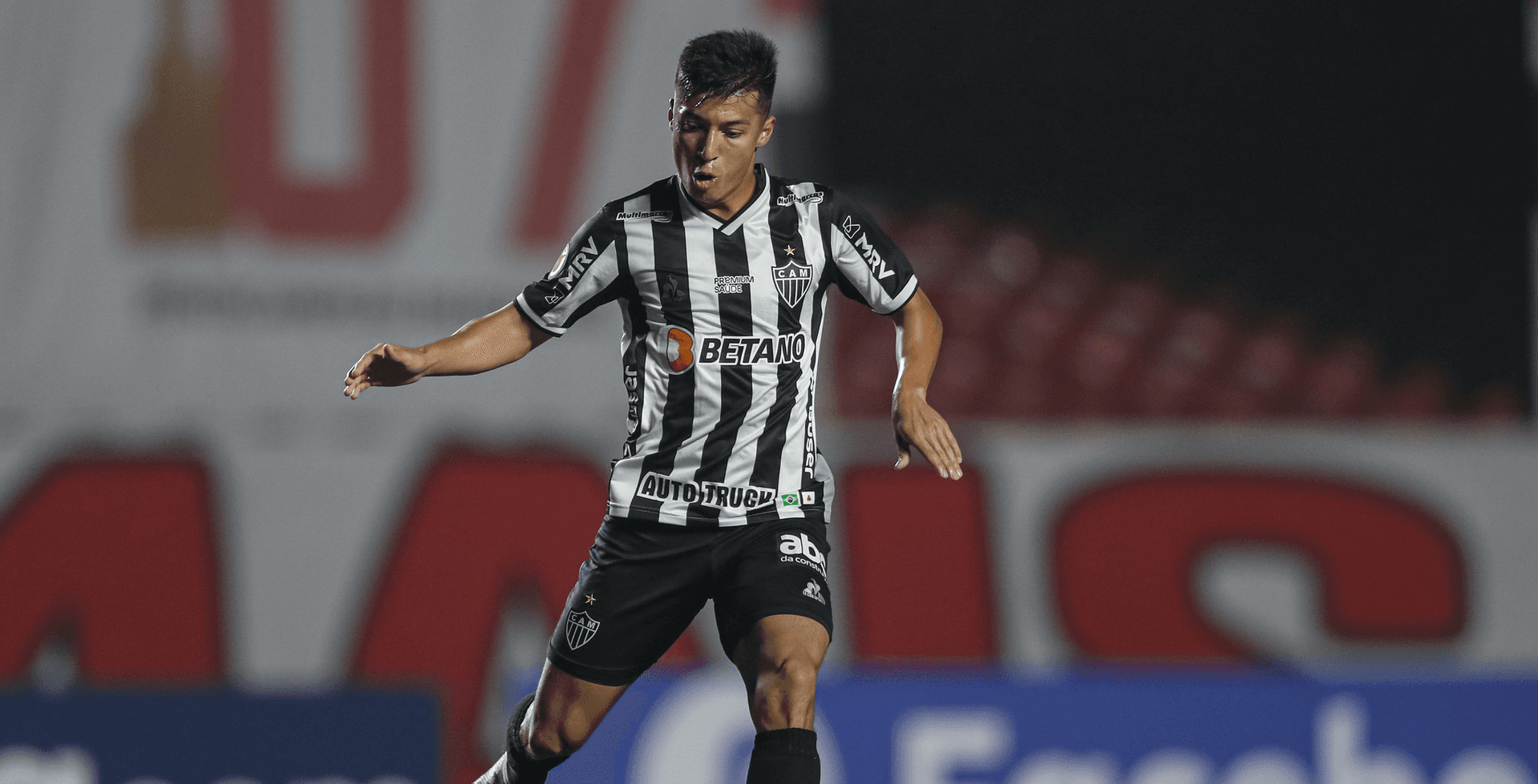 Volante Alan Franco pode render milhões ao Atlético Mineiro, que tinha 'esquecido' o jogador