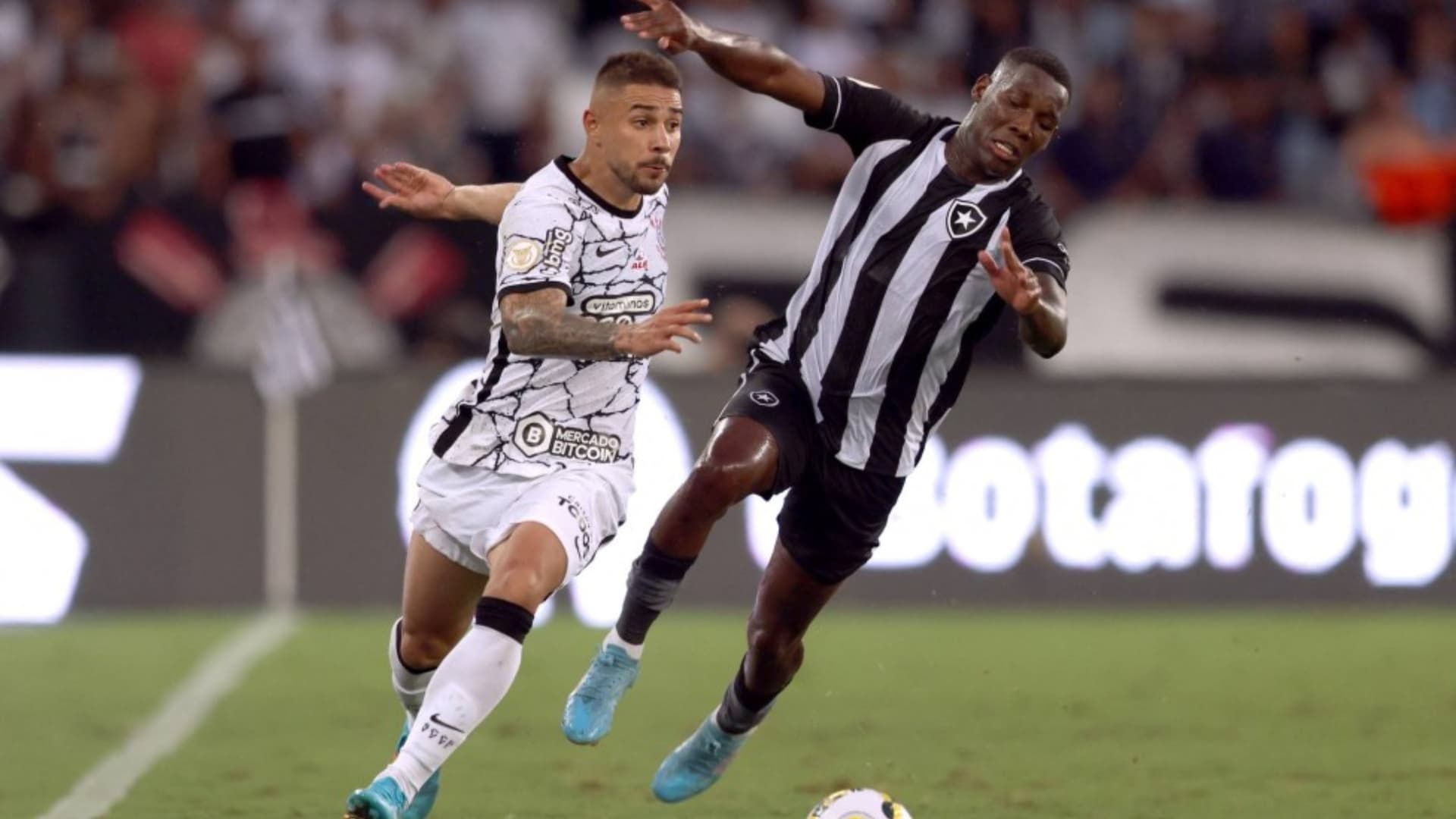 Volante teve atuação apagada contra o Corinthians