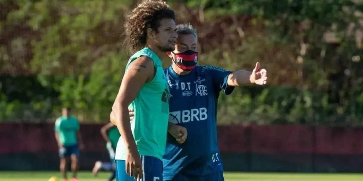 Volante virou zagueiro para ajudar o Flamengo e convenceu Rogério Ceni