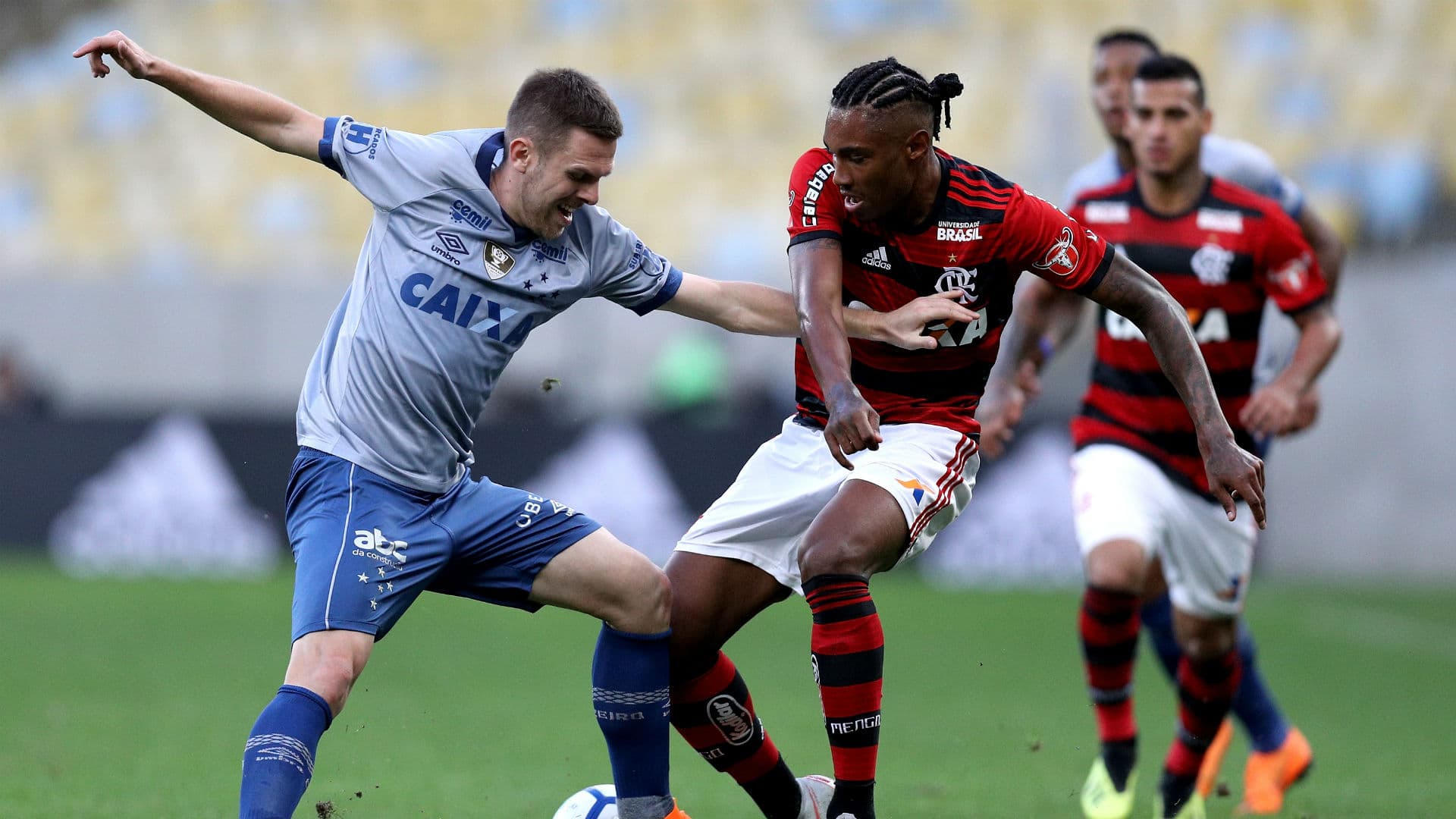 Volta do público aos estádios do Brasil gera polêmica com exceções de Flamengo e Cruzeiro que ameaçam futuro do futebol