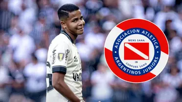 Wesley e o escudo do Argentinos Juniors ao lado