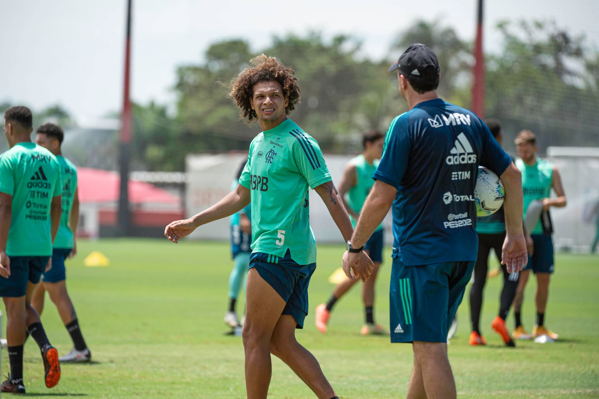Willian Arão se derreteu por Renato Portaluppi e atacou o ex-técnico Rogério Ceni