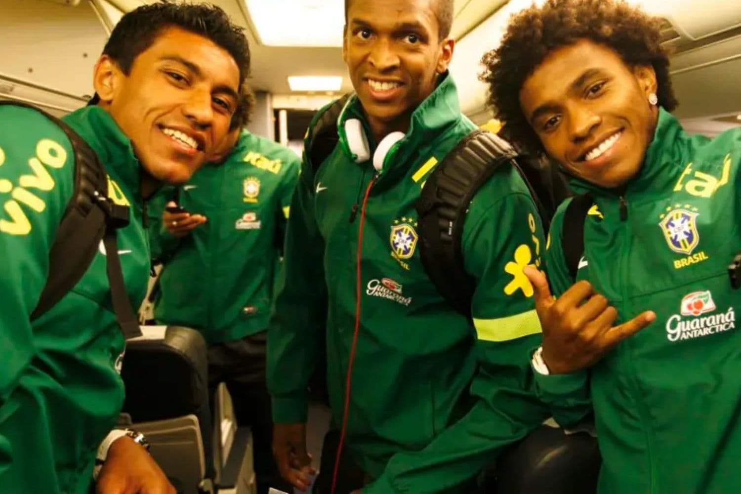 Willian não consegue manter sequência no Corinthians e diretoria aciona Paulinho para sua volta ao Timão