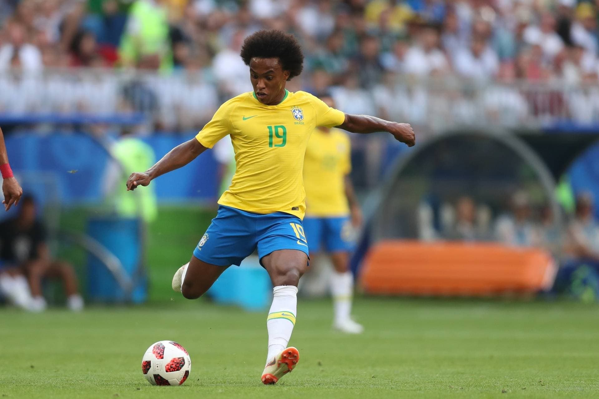 Willian seria favorável ao seu retorno ao Brasil, mas Flamengo deixa caminho livre para o Corinthians lutar sozinho por atacante