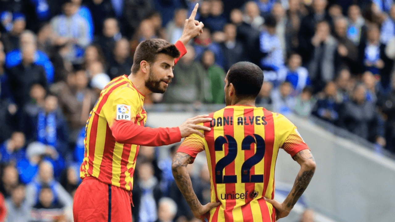 Zagueiro atuou ao lado do lateral brasileiro no Barcelona
