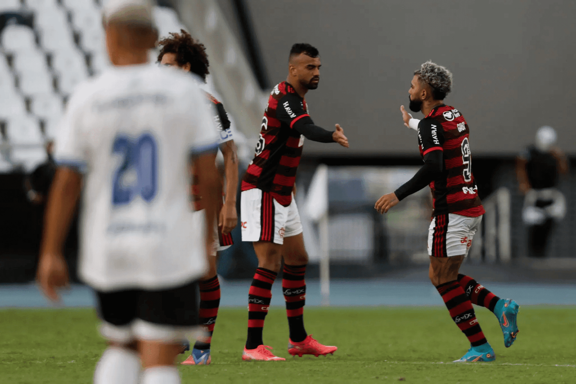 Zagueiro chegou ao Rubro-Negro sob desconfiança, mas se firmou como titular e é um dos principais jogador do clube