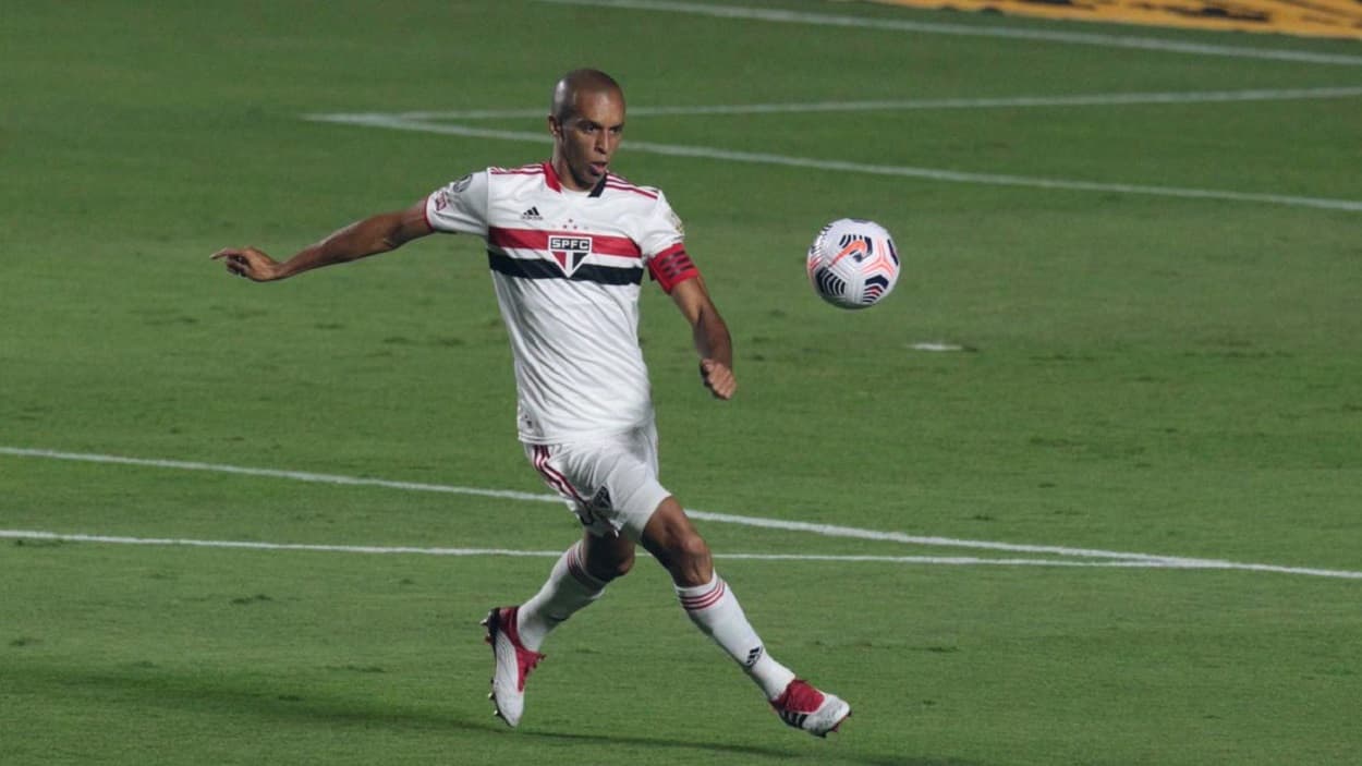 Zagueiro diz que faltaram lideranças técnicas na equipe