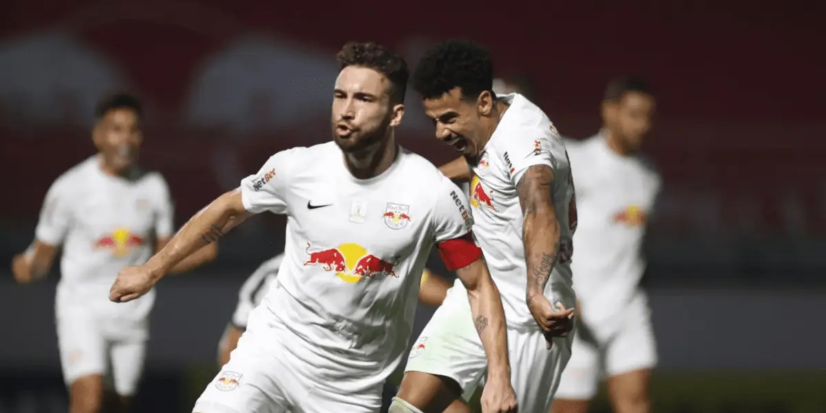 Zagueiro do Red Bull Bragantino está na mira do West Ham para a próxima temporada