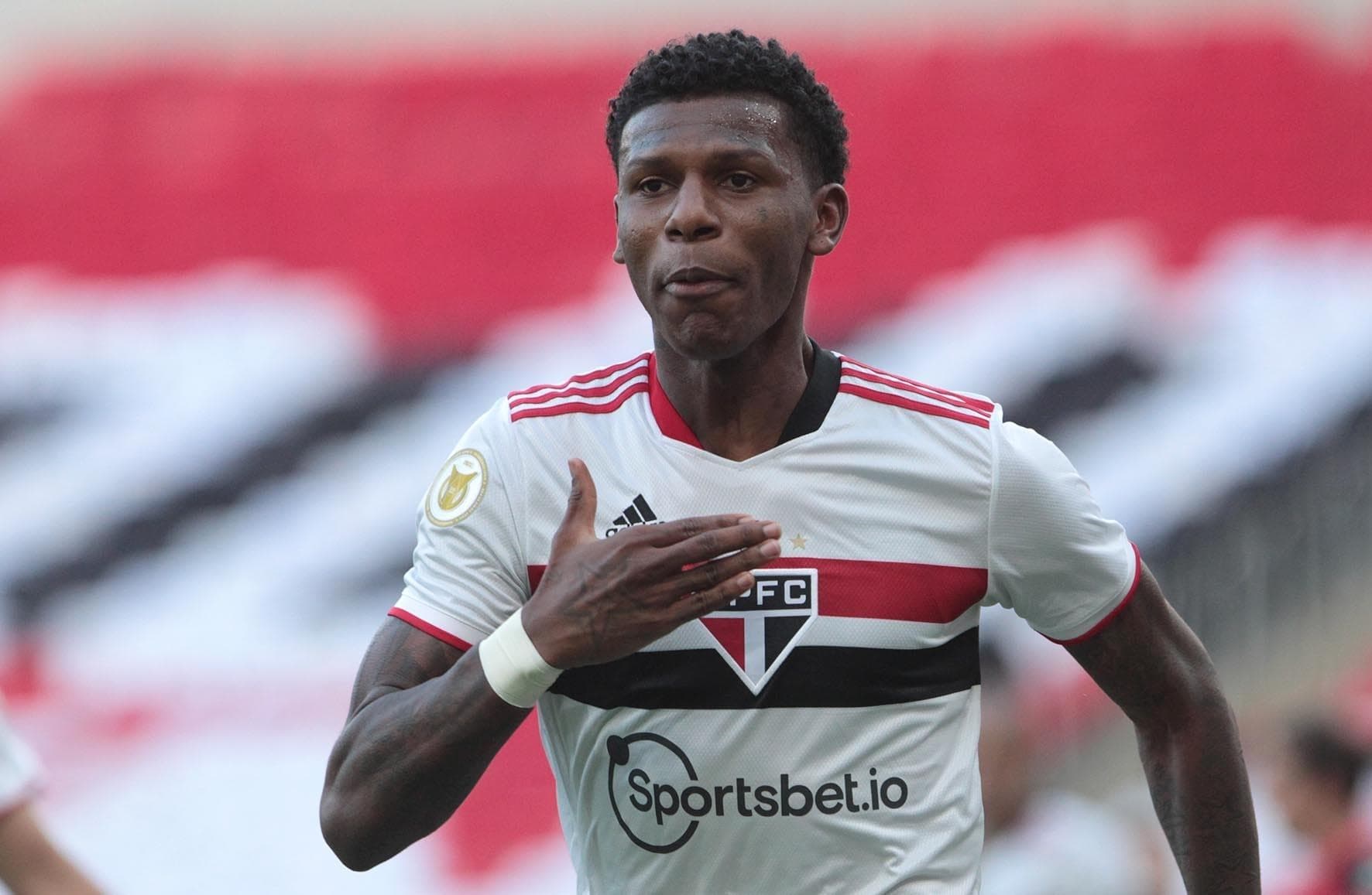Zagueiro do São Paulo sofreu grave lesão em jogo importante e luta para disputar o Mundial
