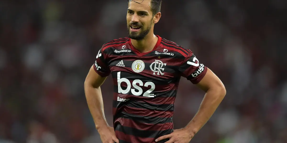 Zagueiro espanhol estava fora dos planos do Arsenal e tinha seu nome ventilado no Flamengo