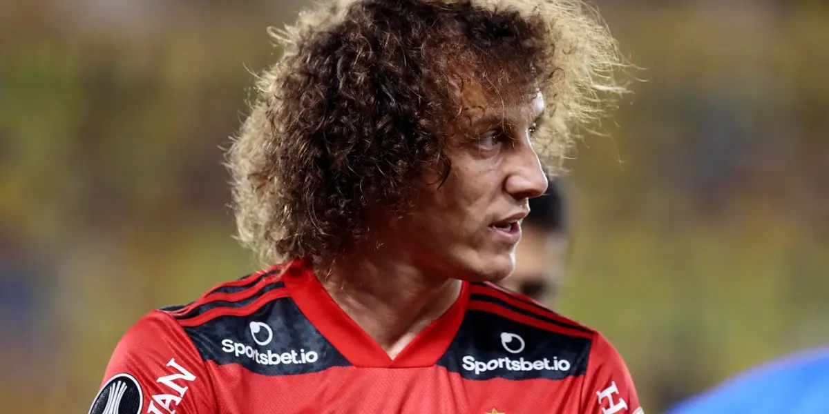 Zagueiro saiu machucado no segundo tempo, sob vaias da torcida. Campeão da América ficou no banco