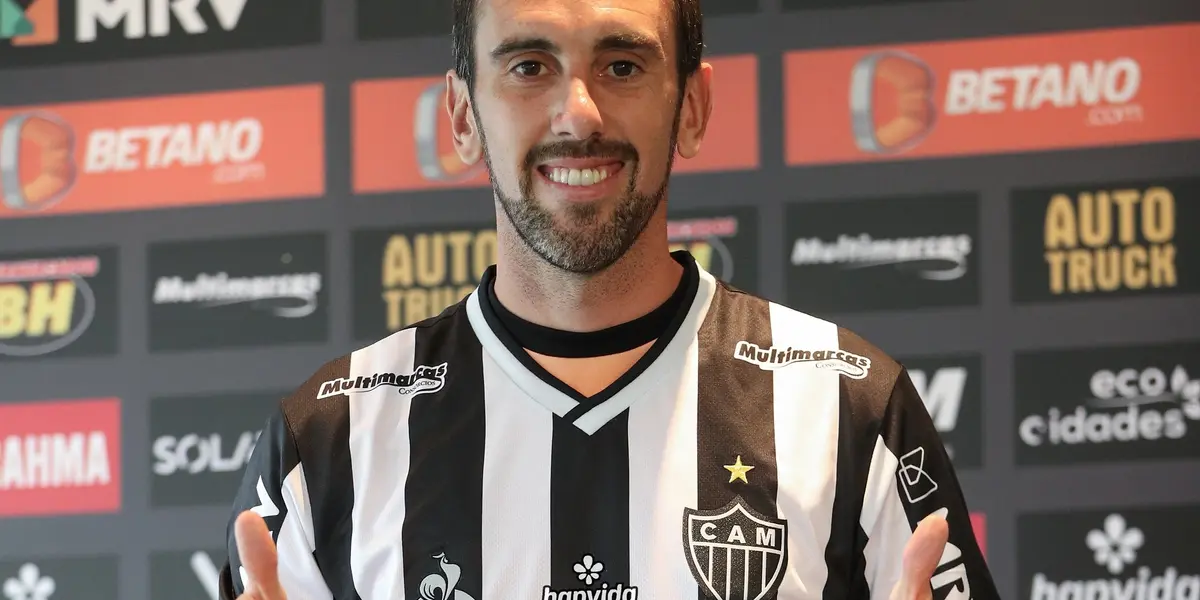 Zagueiro uruguaio poderia ter trocado o Galo pela Europa, mas foi aconselhado