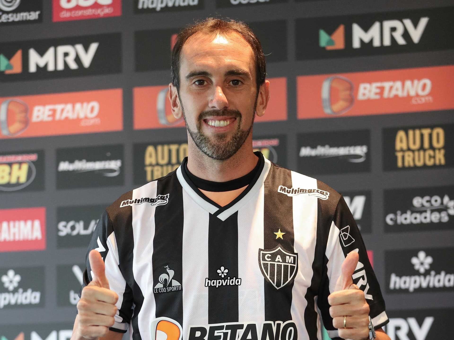 Zagueiro uruguaio poderia ter trocado o Galo pela Europa, mas foi aconselhado