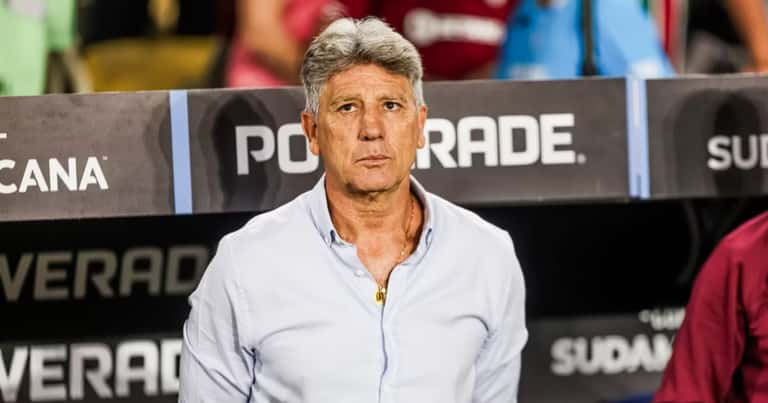 Renato Gaúcho é alvo de protestos da torcida após derrota do Vasco para o Bragantino