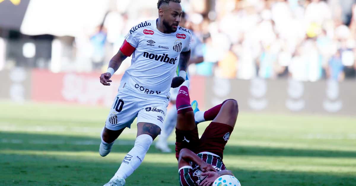 Camisa 10 chamou atenção após o apito final. Foto: Jota Erre/AGIF