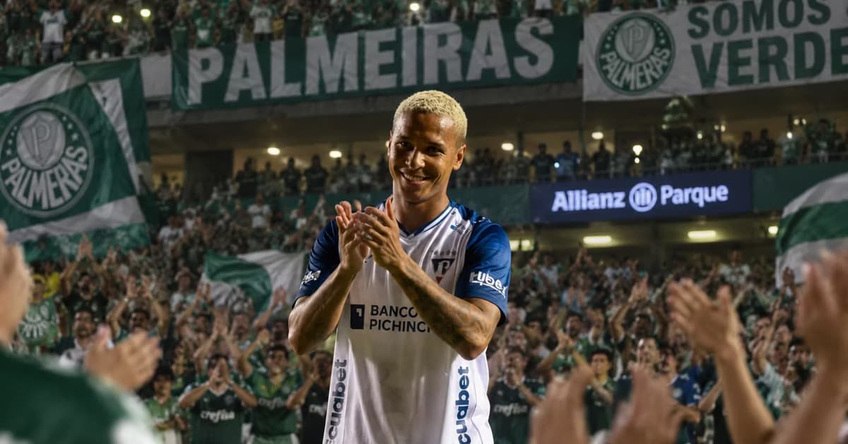 Deyverson se emociona com carinho das torcidas de Palmeiras e LDU